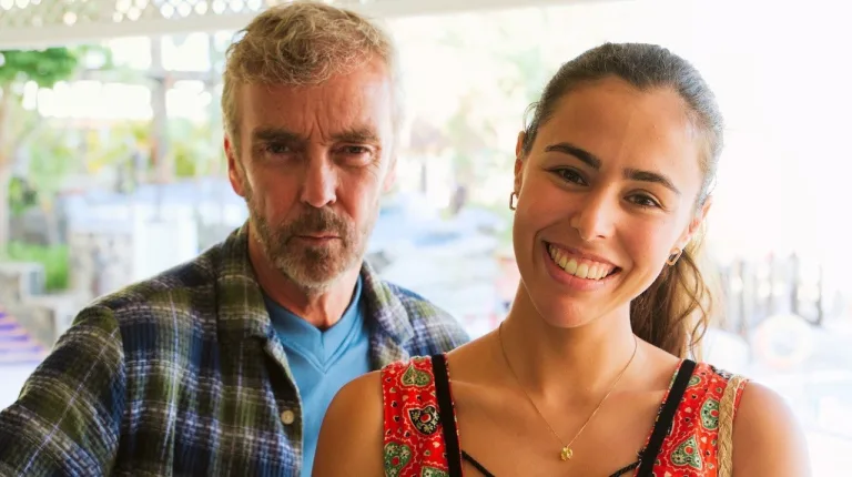 Джон Ганна та Кароліна Бекер на зйомках детективного мінісеріалу «Смерть у Бенідормі» 4 Джон Ганна та Кароліна Бекер на зйомках детективного мінісеріалу «Смерть у Бенідормі»