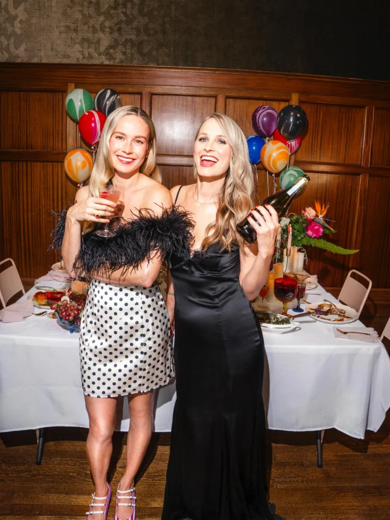 Брi Ларсон презентувала книгу Party People: кулінарія, людяність і натхнення з “Уроків хімії”