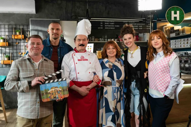 Серіал «Сім’я по неділях» (2025) — графік виходу серій, сюжет і де дивитися безкоштовно 2 Серіал «Сім’я по неділях» (2025) — графік виходу серій, сюжет і де дивитися безкоштовно