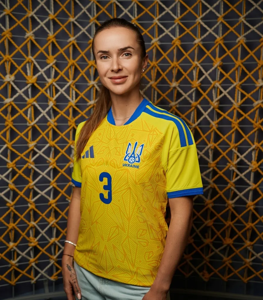 Еліна Світоліна підтримала збірну України перед матчем з Францією: символічне фото у новій футболці з номером три, ось чому