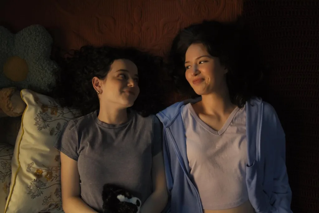 Finding Her Edge: нова льодова драма Netflix, яка вже підігріває ностальгію фанатів Spinning Out 2 4 Finding Her Edge: нова льодова драма Netflix, яка вже підігріває ностальгію фанатів Spinning Out 2