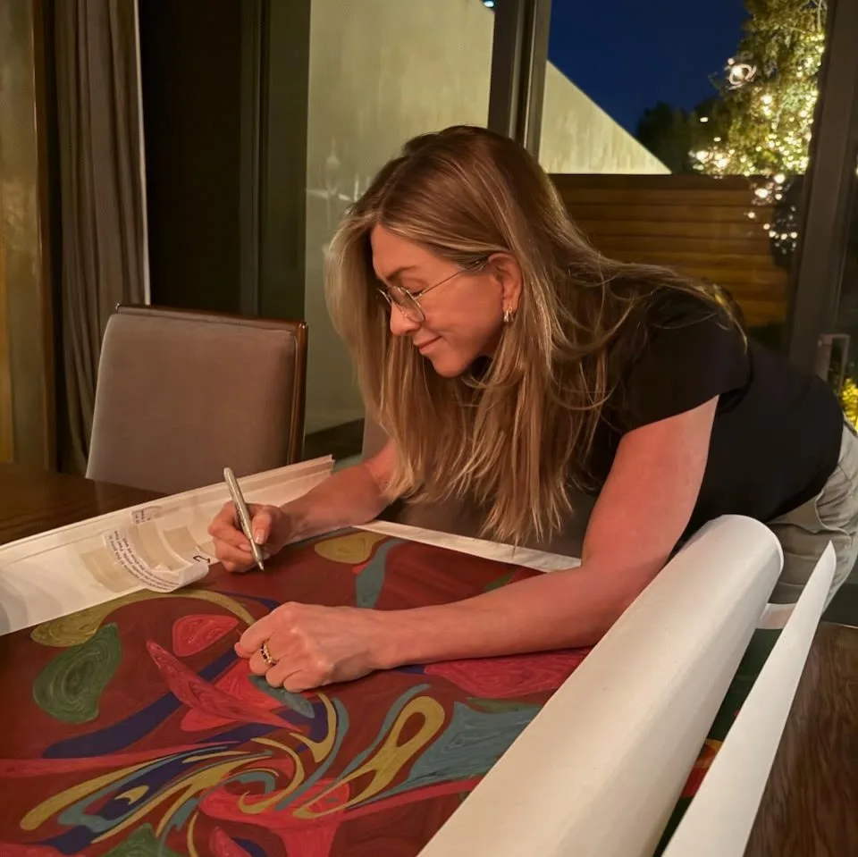 Коли звук стає мистецтвом: актори «Друзів» об’єдналися для благодійної арт-колекції на підтримку Matthew Perry Foundation