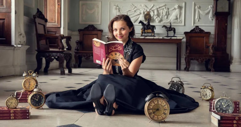 Нові промоматеріали до екранізації детектива Агати Крісті «Таємниця семи циферблатів»: графік виходу серій