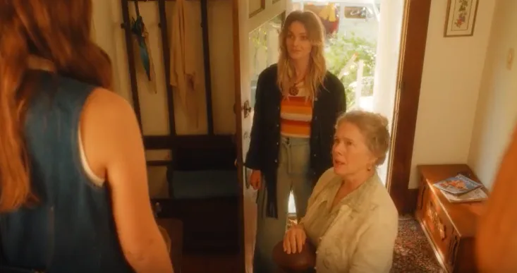 Провулок світлячків: чи можливий 3 сезон і що дає книжкове продовження