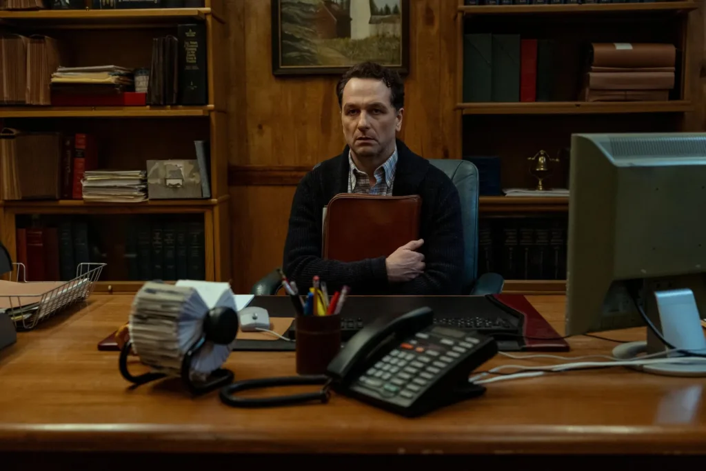 «Бухта вдів» 2026 – комедійна драма з елементами жахів на проклятому острові