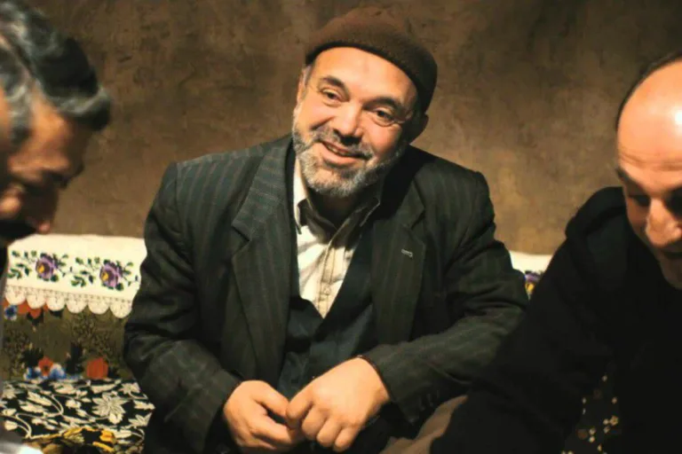 Пізній старт та гучна слава: як Ерджан Кесал пройшов шлях від лікаря до зірки «Чукура»