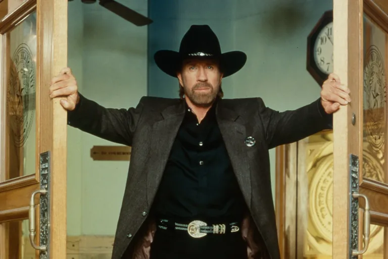 Від провалу до хіта: як "Уокер, техаський рейнджер" Чака Норріса пережив кризу і став культовим серіалом CBS 3 Від провалу до хіта: як "Уокер, техаський рейнджер" Чака Норріса пережив кризу і став культовим серіалом CBS